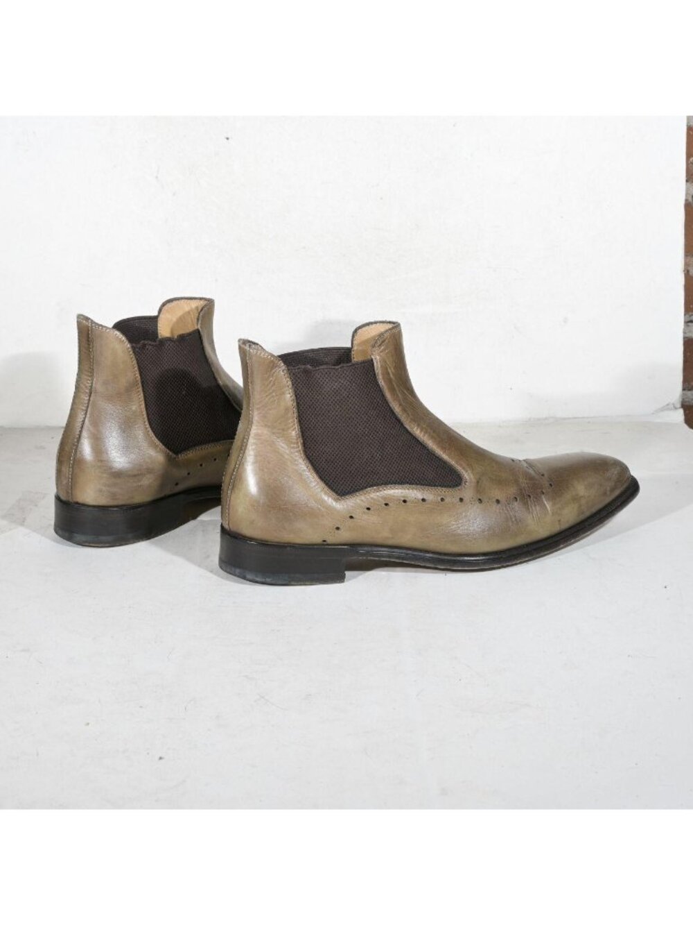 Brown Leather Perforated Wingtip Chelsea Ankle Boots Brogue UK 9, US 9.5 - 10 - Picture 3 of 7